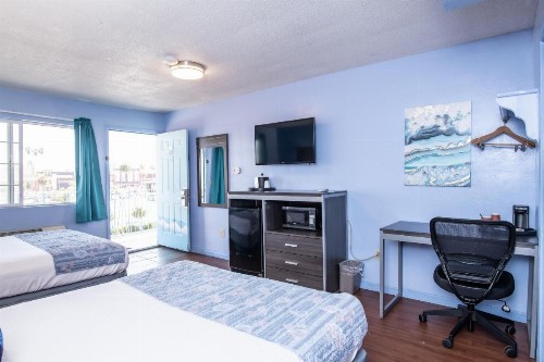 Aqua Breeze Inn - image 14