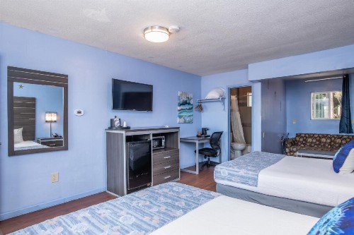 Aqua Breeze Inn - image 19