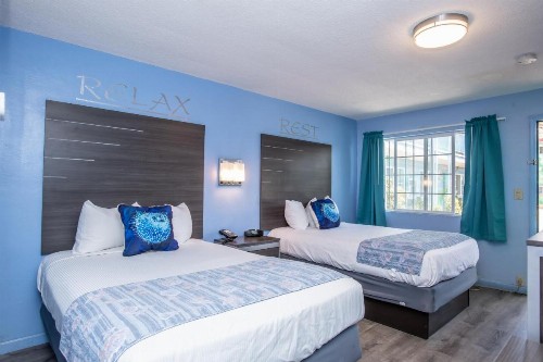 Aqua Breeze Inn - image 23