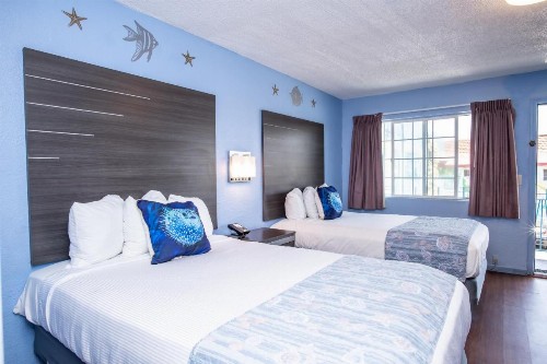 Aqua Breeze Inn - image 26