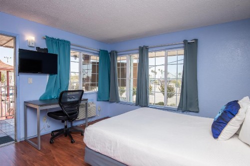 Aqua Breeze Inn - image 28