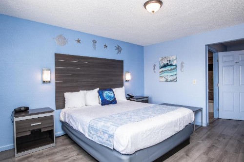 Aqua Breeze Inn - image 3