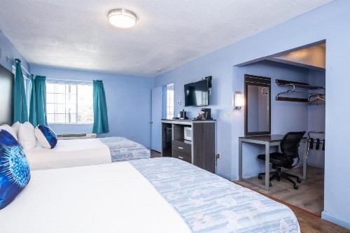 Aqua Breeze Inn - image 30