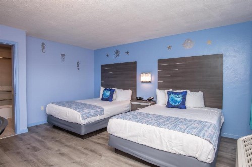 Aqua Breeze Inn - image 33