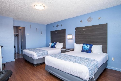Aqua Breeze Inn - image 34