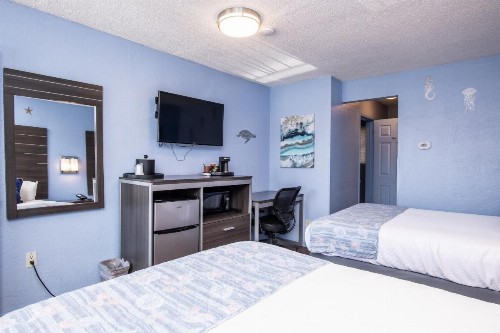 Aqua Breeze Inn - image 35