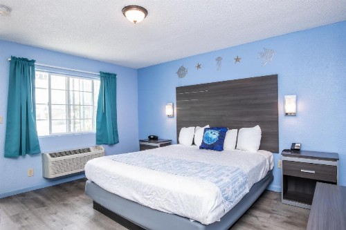 Aqua Breeze Inn - image 36