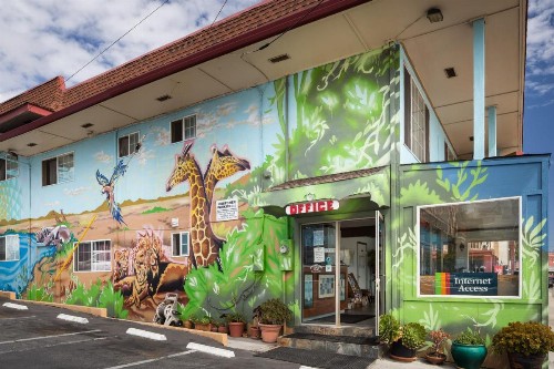 Aqua Breeze Inn - image 40