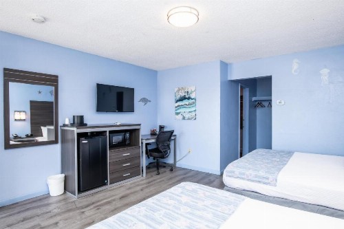 Aqua Breeze Inn - image 49