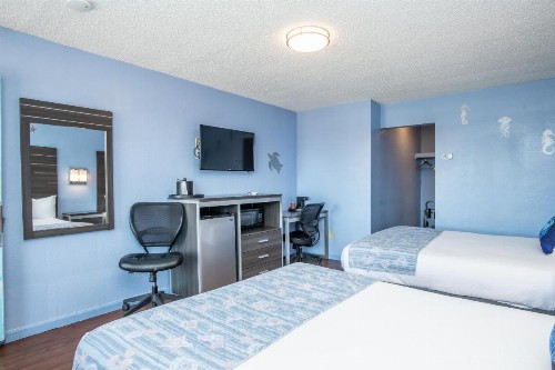 Aqua Breeze Inn - image 50