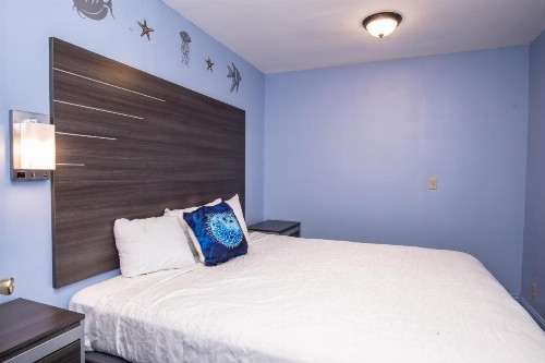 Aqua Breeze Inn - image 8