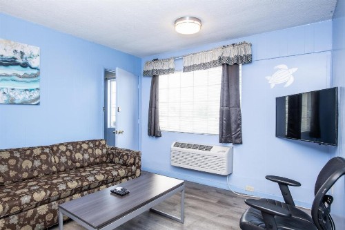 Aqua Breeze Inn - image 9
