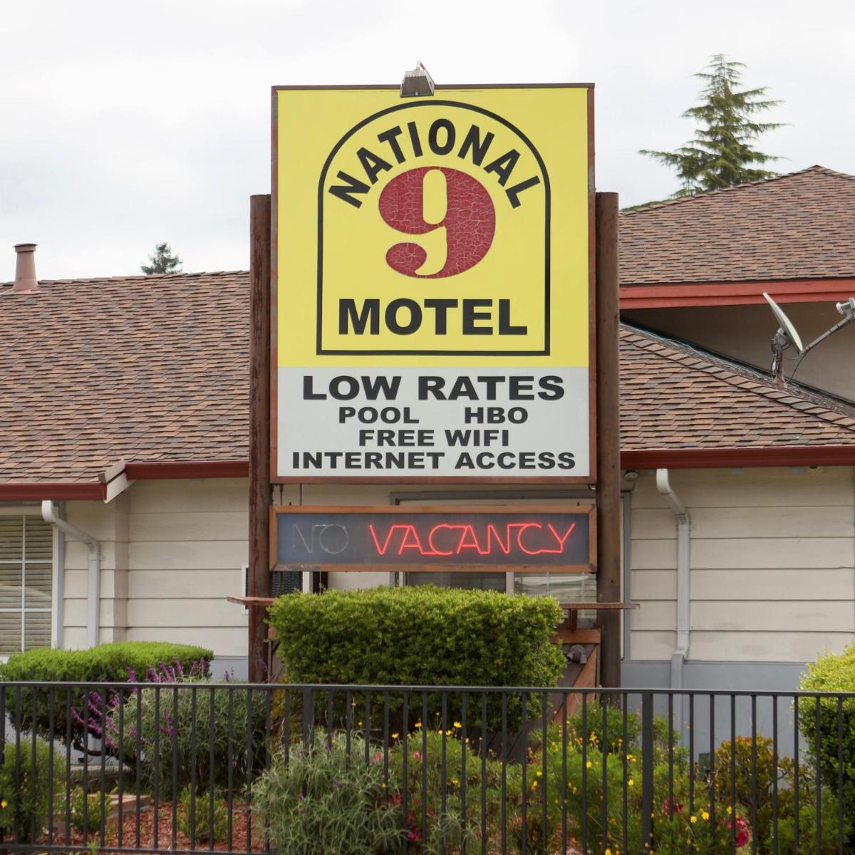 National 9 Motel - main image
