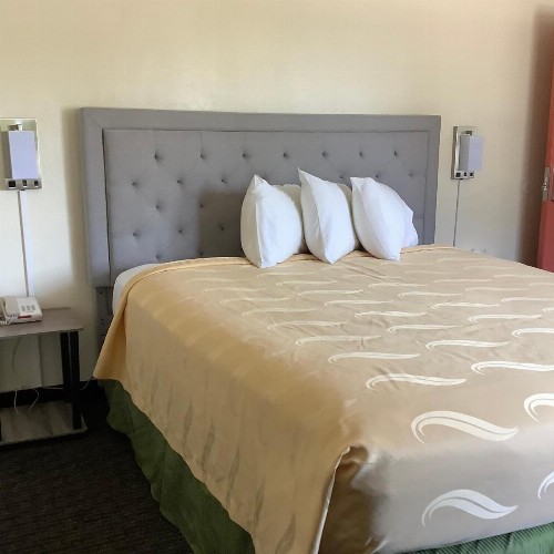 National 9 Motel - image 22
