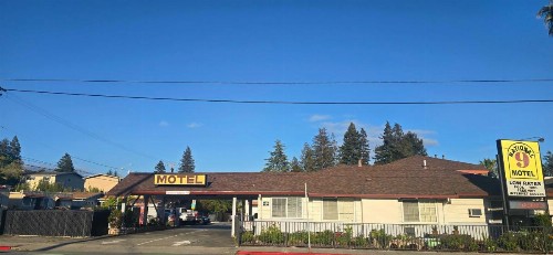 National 9 Motel - image 24