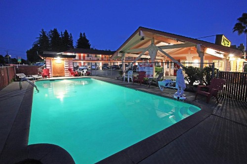 National 9 Motel - image 9