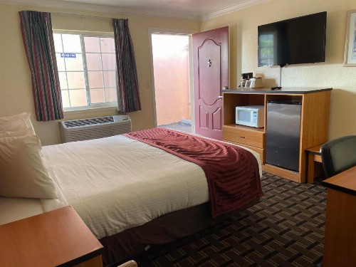 Riverside Inn & Suites Santa Cruz - image 13