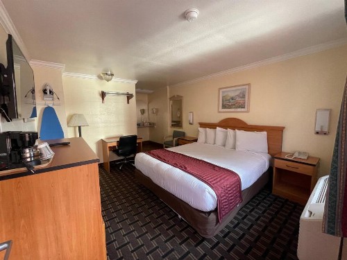 Riverside Inn & Suites Santa Cruz - image 14