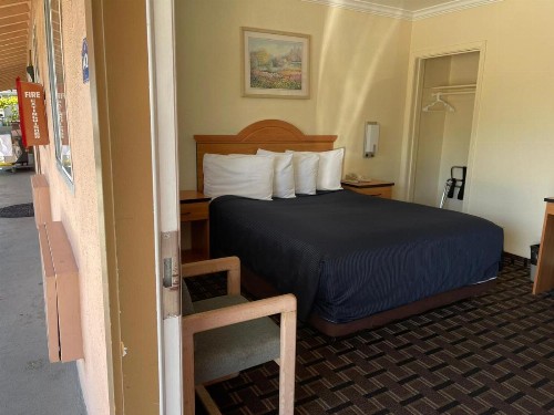 Riverside Inn & Suites Santa Cruz - image 19