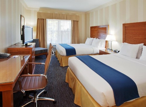 Holiday Inn Express Hotel & Suites Santa Cruz - image 15