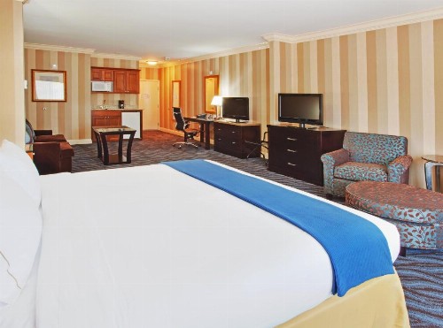 Holiday Inn Express Hotel & Suites Santa Cruz - image 22