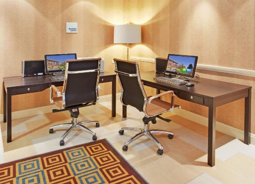 Holiday Inn Express Hotel & Suites Santa Cruz - image 25