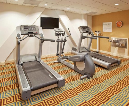 Holiday Inn Express Hotel & Suites Santa Cruz - image 8