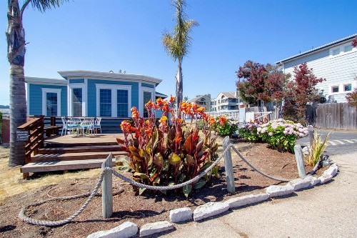 Edgewater Beach Inn & Suites - image 11