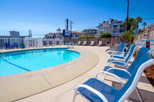 Edgewater Beach Inn & Suites - image 15