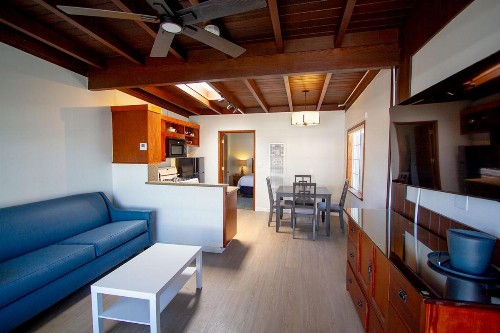 Edgewater Beach Inn & Suites - image 17
