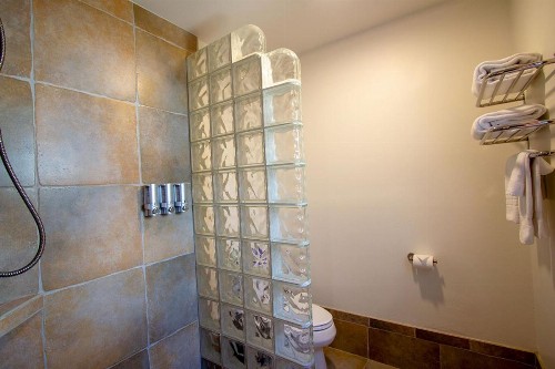 Edgewater Beach Inn & Suites - image 21