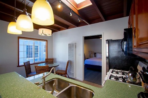 Edgewater Beach Inn & Suites - image 25