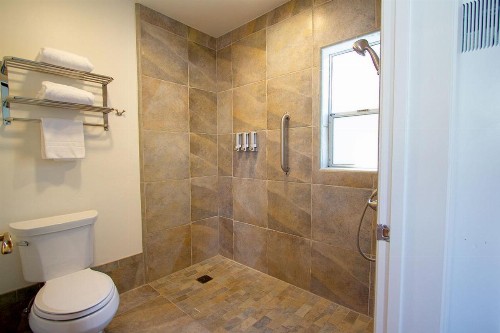 Edgewater Beach Inn & Suites - image 29