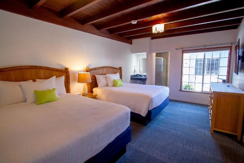 Edgewater Beach Inn & Suites - image 37