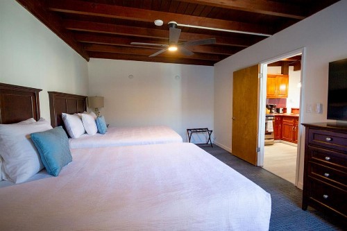 Edgewater Beach Inn & Suites - image 44