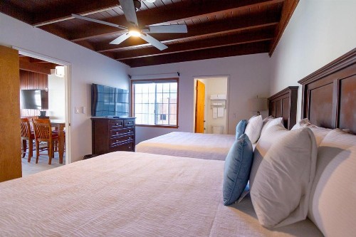 Edgewater Beach Inn & Suites - image 46