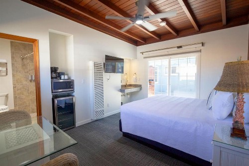 Edgewater Beach Inn & Suites - image 49