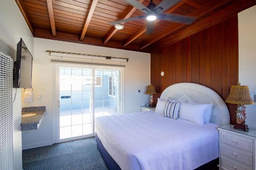 Edgewater Beach Inn & Suites - image 50