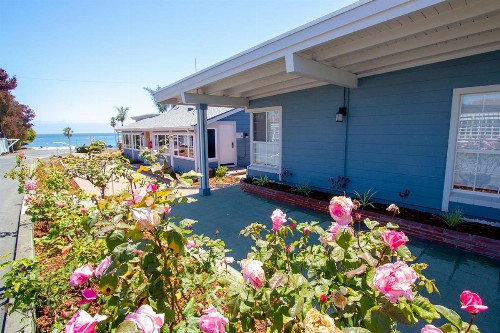 Edgewater Beach Inn & Suites - image 8