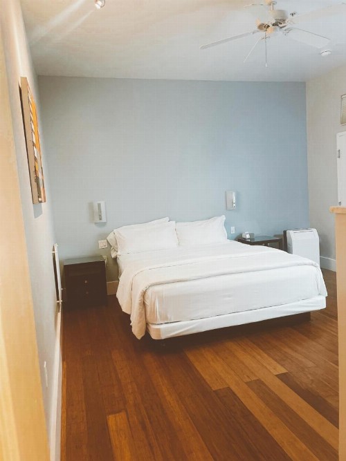 Pacific Blue Inn - image 1