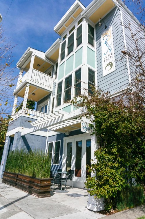 Pacific Blue Inn - image 10