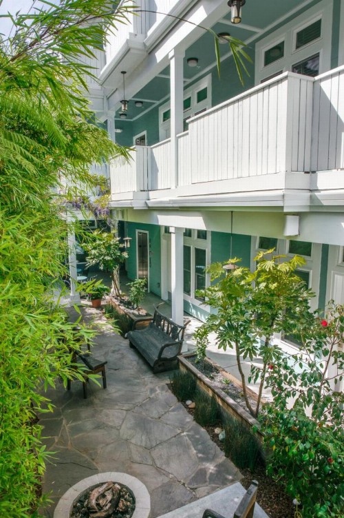 Pacific Blue Inn - image 14