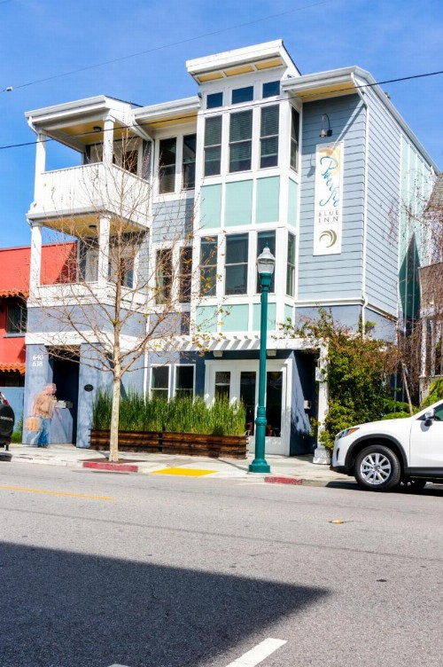Pacific Blue Inn - image 15