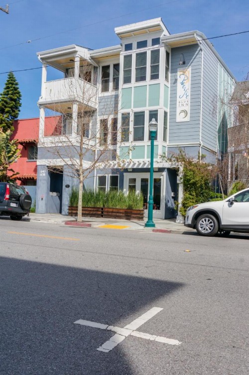 Pacific Blue Inn - image 16