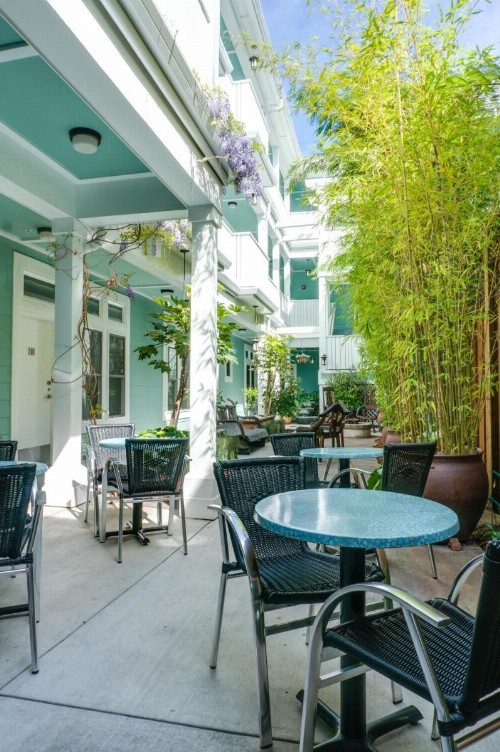 Pacific Blue Inn - image 2