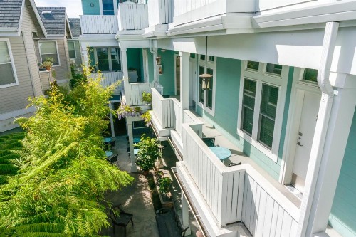 Pacific Blue Inn - image 3