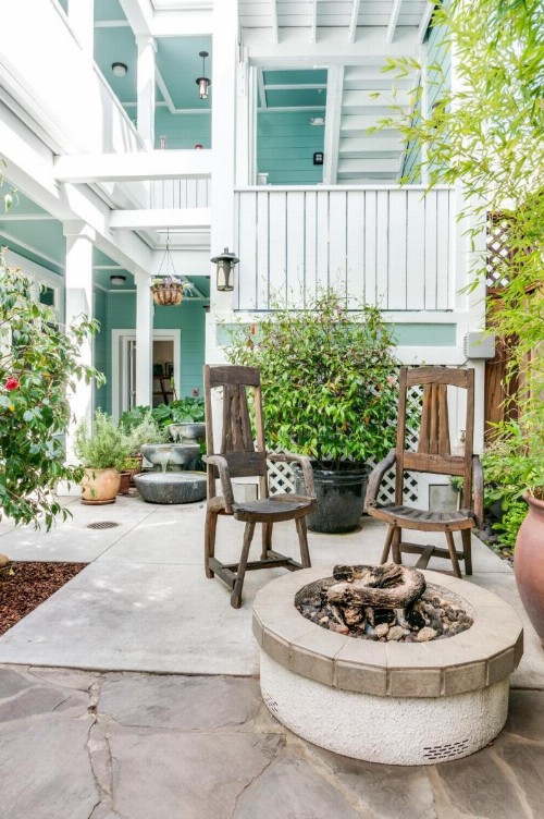 Pacific Blue Inn - image 9