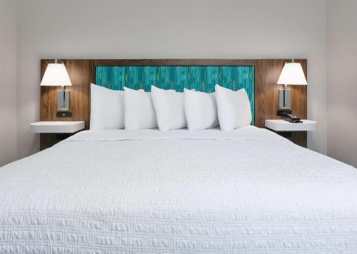 Hampton Inn Santa Cruz - image 18