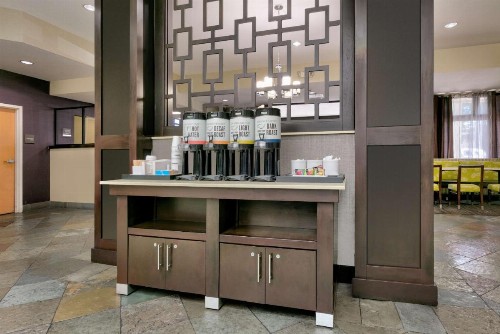 Hampton Inn Santa Cruz - image 20