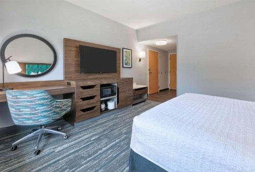 Hampton Inn Santa Cruz - image 25